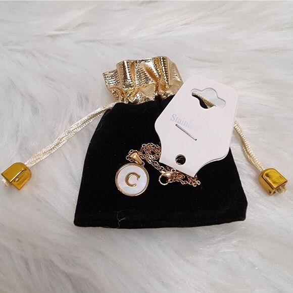 SHELL INITIAL PENDANT NECKLACE stainless steel gold plated A B C or D - Picture 6 of 14